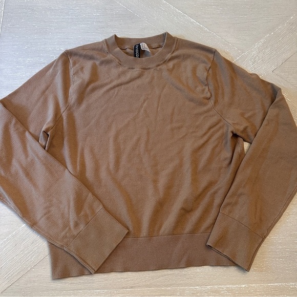 H&M Brown Crew Neck Sweater with Minimalist Design - Picture 1 of 6